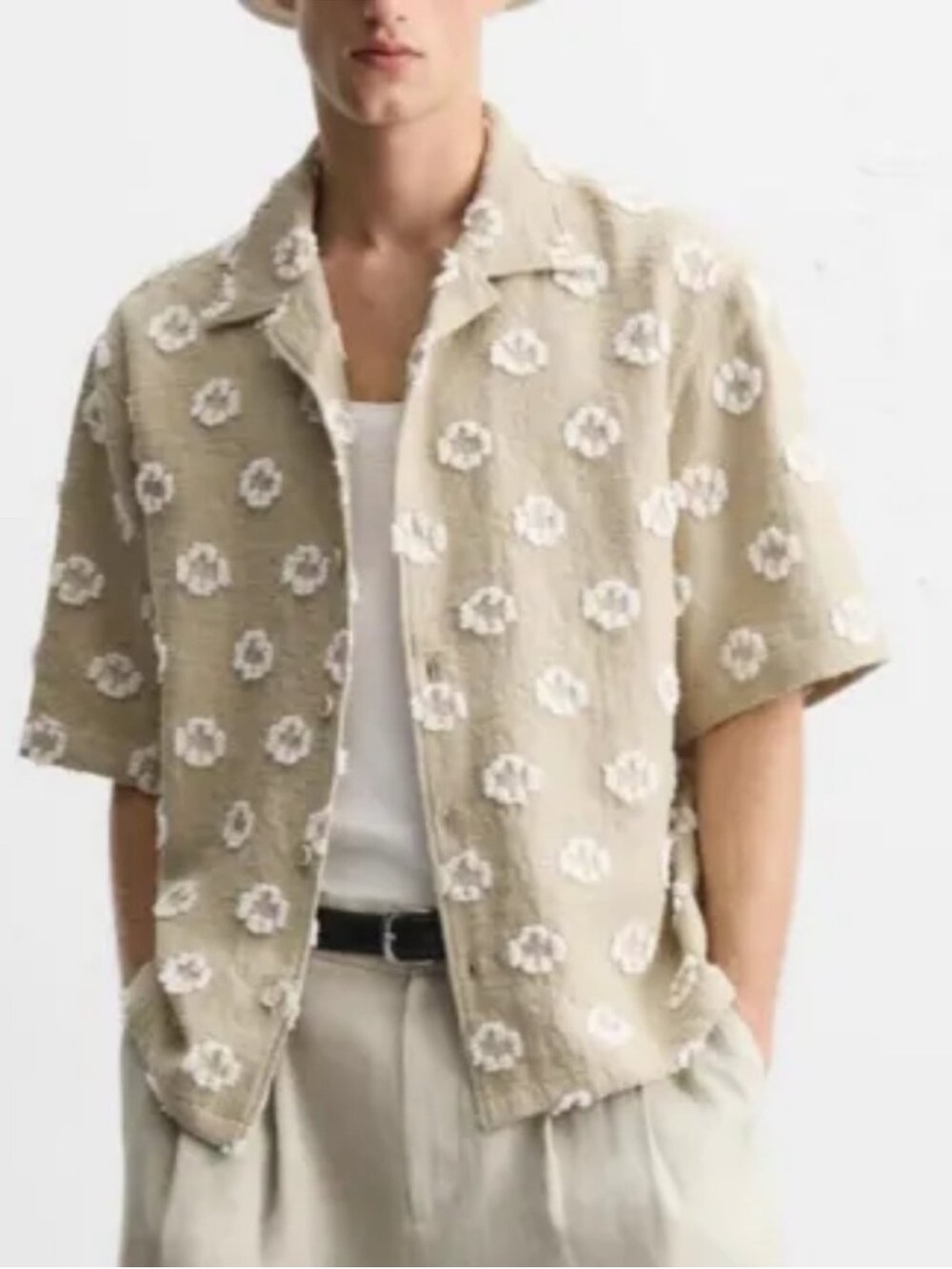 Zara man Casual Beige Short-Sleeve Button-Down Shirt White Tufted Appliqué small